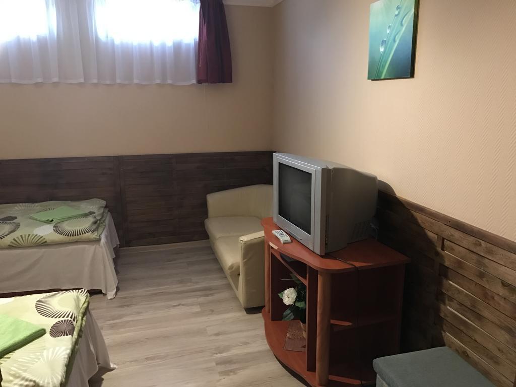 Abszolut Hotel Es Panzio Ньирбатор Экстерьер фото