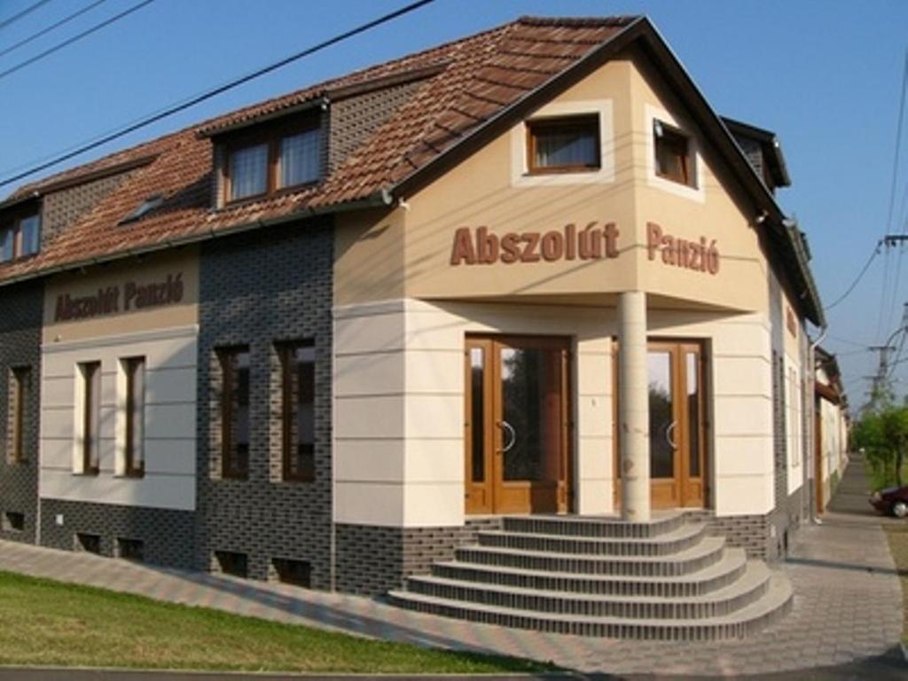 Abszolut Hotel Es Panzio Ньирбатор Экстерьер фото
